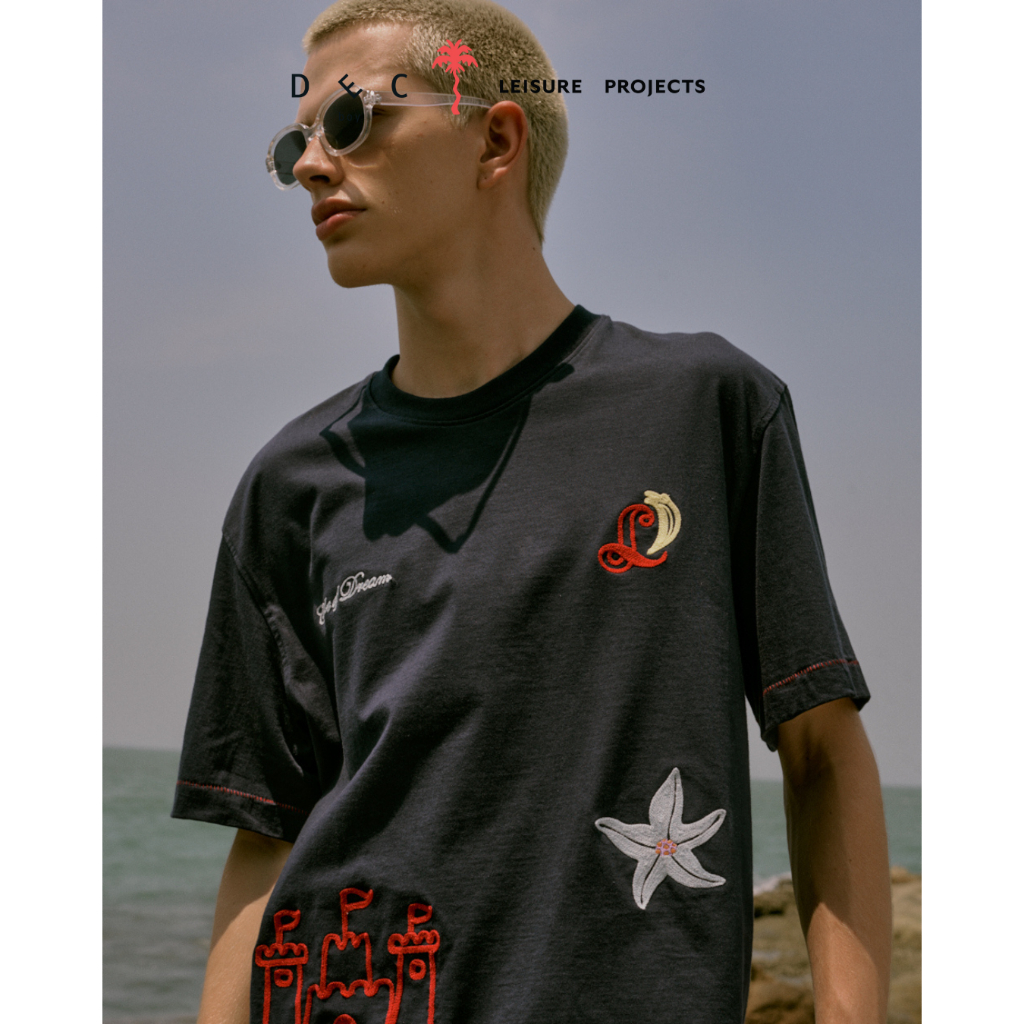 (Leisure Projects X Decemboy) castle of dream  T-shirt  เสื้อเเขนสั้นทรง oversize คัตติ้งเเบบ crop top เสื้อตัวสั้น
