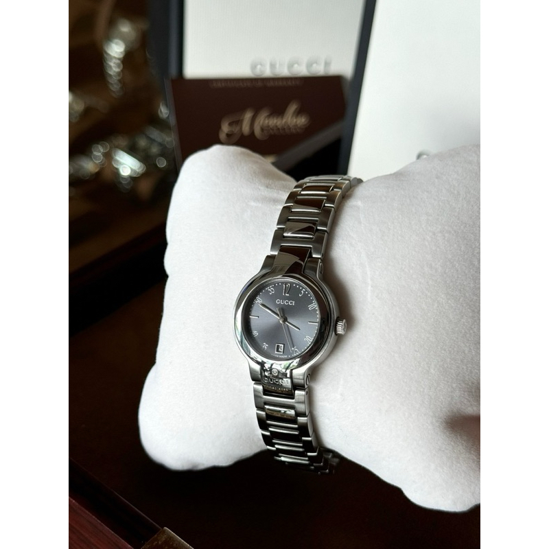 Gucci 8900L บอกวันที่ หลักArabic หน้าปัดGrey