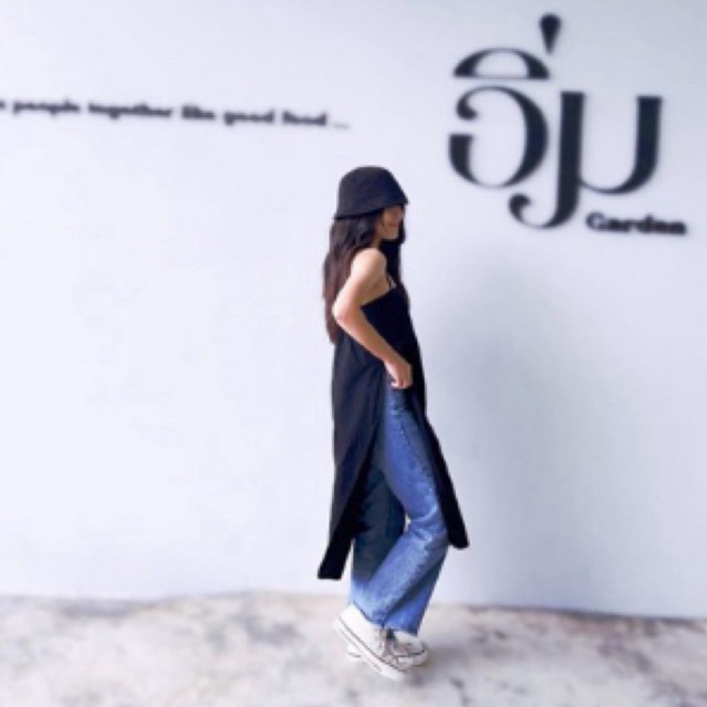 ส่งต่อ เดรสมินิมอล สายเดี่ยว สม็อคหลัง ผ่าข้าง ผ้าฝ้าย จากร้าน FONTLINE