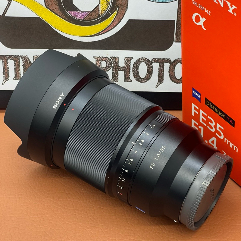 Sony FE 35 mm f1.4 ZA ( Zeiss }