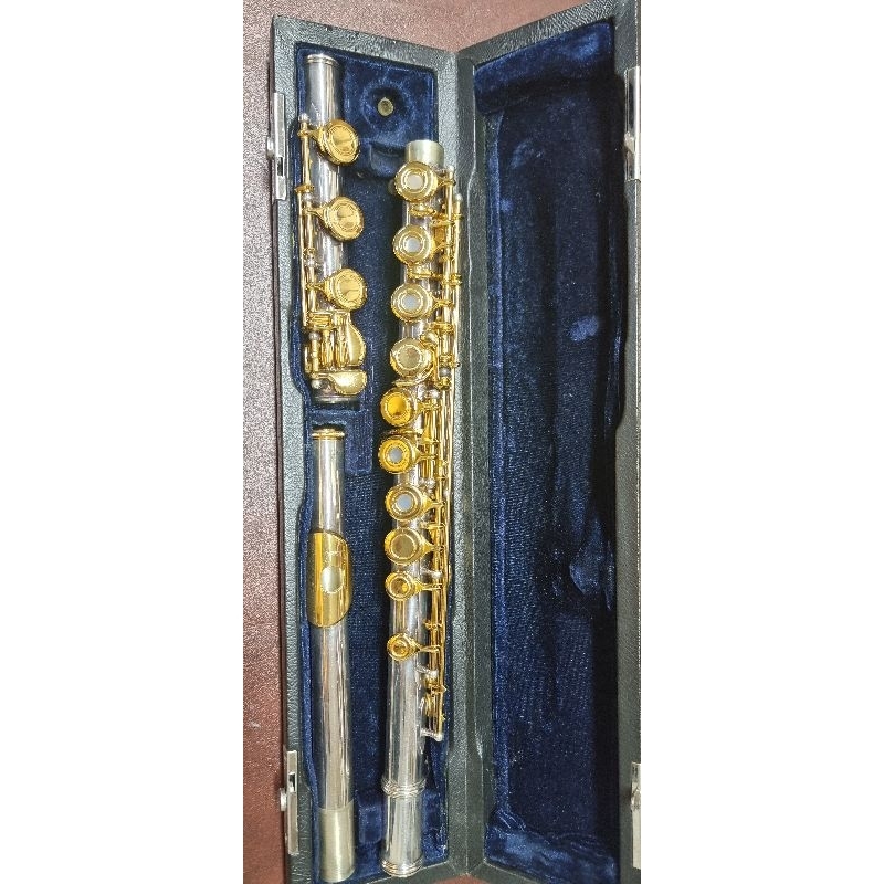 ฟลู๊ตมือสอง คีย์ทอง บอดี้เงิน พร้อมกล่อง flute เครื่องดนตรี