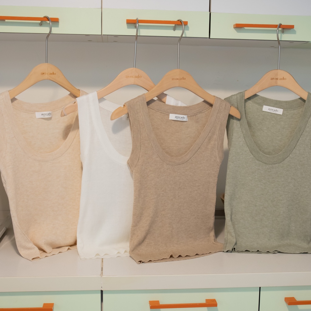 avo karin tank tops เสื้อกล้ามผ้าร่องที่นุ่มที่สุดดด รุ่นนี้เป็นไหมพรมอย่างดี ผ้าไม่หนาและไม่บางจนเกินไปนะค้า