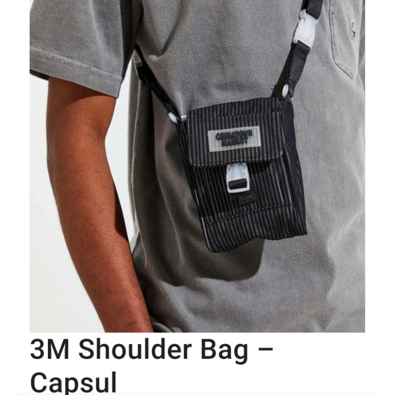 กระเป๋าสะพายสะท้อนแสงแบรนด์ CHINATOWN MARKETหรือ Market