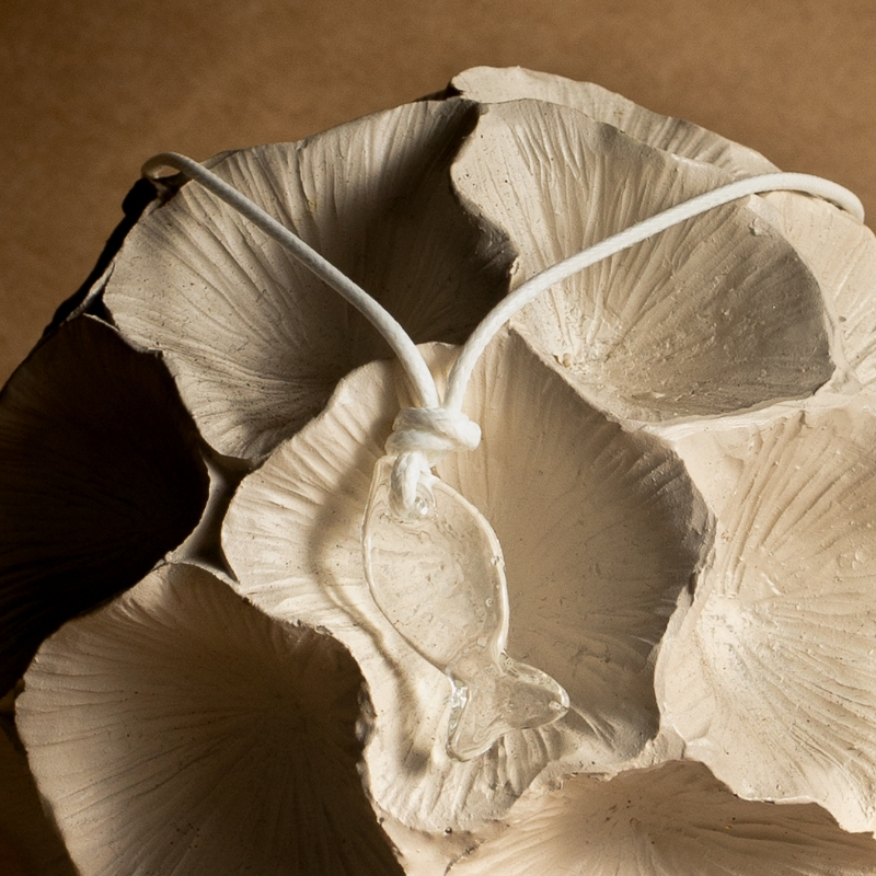 The fragile culture- สร้อยปลา จี้ปลา แก้วเป่า tropical bloom fish necklace (clear color)