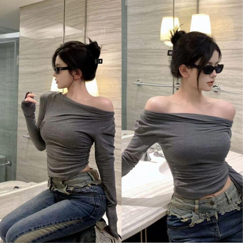เสื้อครอปปาดไหล่แขนยาว สีดำ สม็อคไหล่ ผ้าฟลีซ นุ่มหนาให้ความอบอุ่น สม็อคเอวข้างขวา เสื้อครอป #079