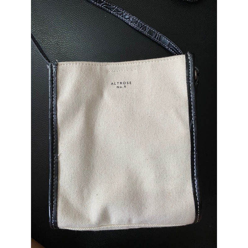 กระเป๋า Altrose มือสอง