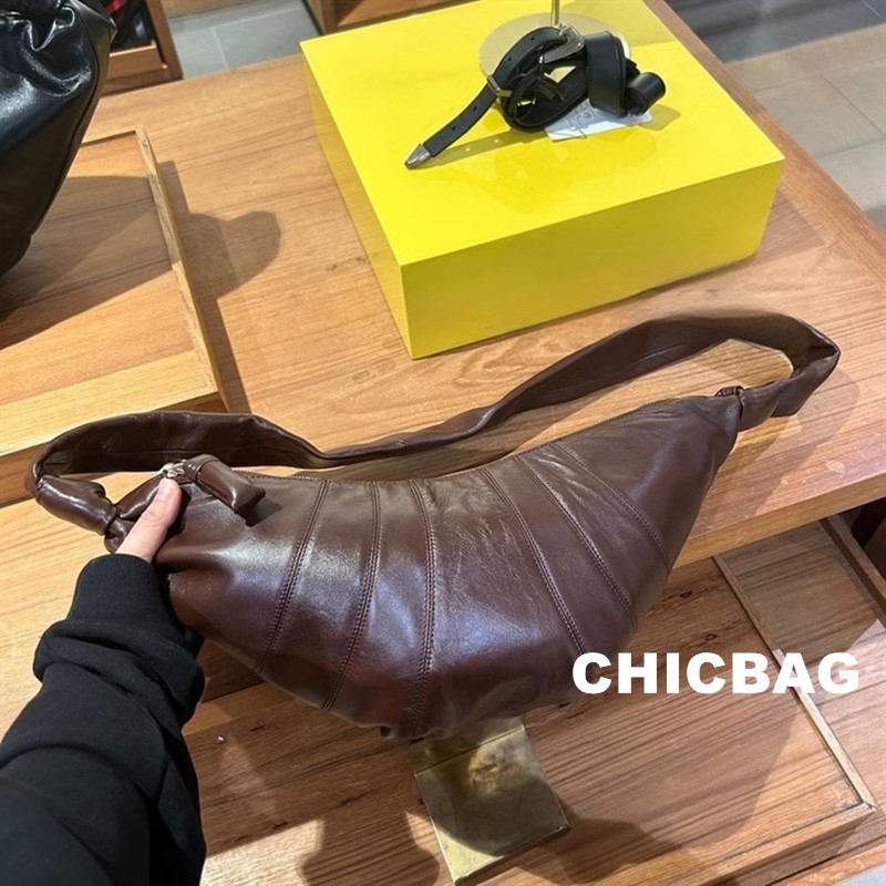『CHICBAG』Lemaire Croissant Bag Messenger Bag ขนาดทรัมเป็ต ขนาดกลาง กระเป๋าสะพายเดี่ยว กระเป๋าถือ เกี๊ยวแพ็ค
