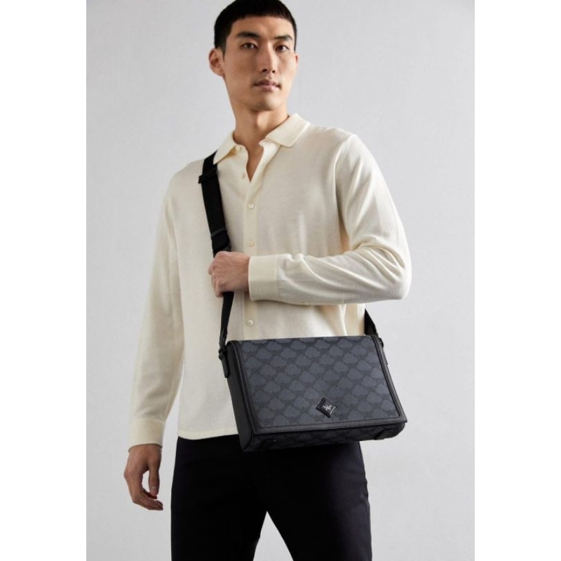 🔥จากช็อปเกาหลี😎กระเป๋าสะพายชาย สีดำ ลายmcm 🖤รุ่นใหม่คร้า👜New #MCM Himmel Messenger in Lauretos Jacqu