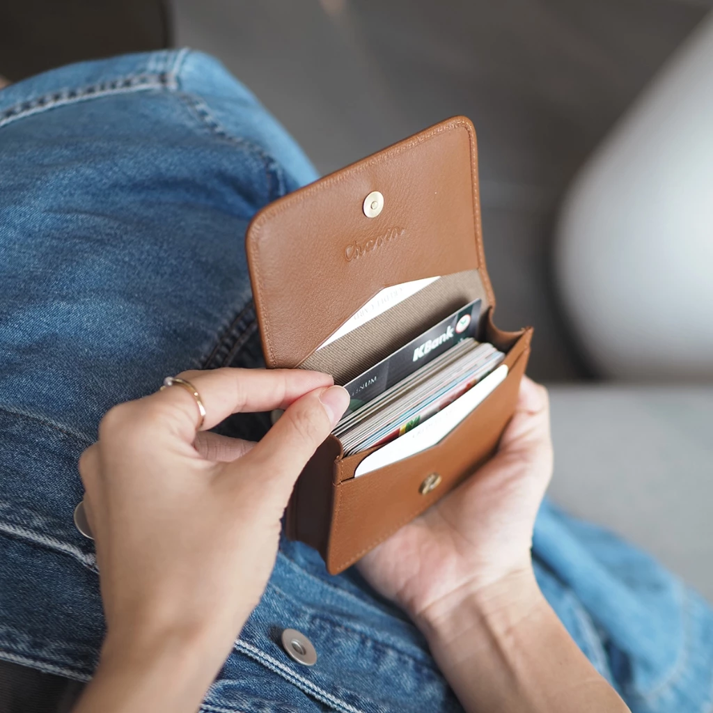 กระเป๋านามบัตรหนังวัวแท้ จัดระเบียบบัตร Classic Card - Namecard leather case เท่คลาสสิค