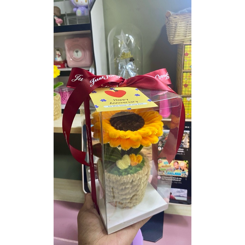กระถางดอกทานตะวันลวดกำมะหยี่(สีเหลืองส้ม )มีกล่อง ผูกโบว์ แถมการ์ด