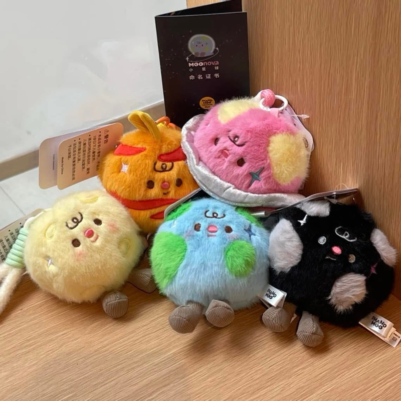 ส่งไว! พร้อมส่งในไทย ของแท้100% พวงกุญแจลูกโลก พวงกุญแจดาวเคราะห์ พวงกุญแจตุ๊กตา สำหรับห้องกระเป๋า ตุ๊กตาแขวนกระเป๋า