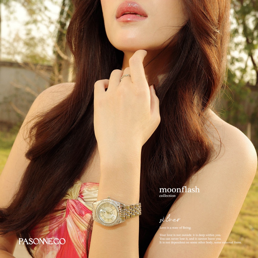 pasonne.co นาฬิกาข้อมือ รุ่น moonflash ทรงกลมสีเงิน เข็มเรืองแสง