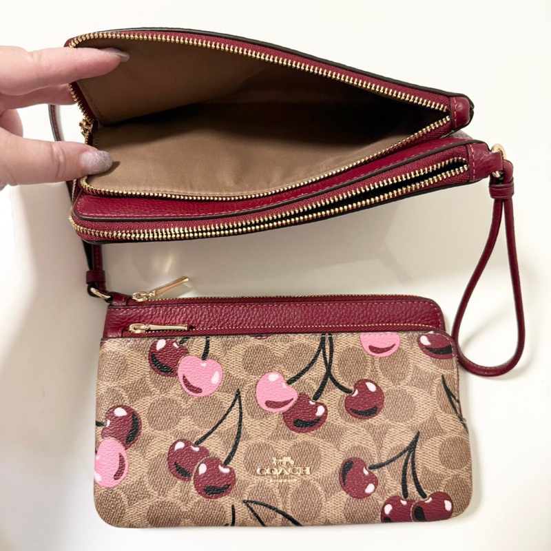 พร้อมส่ง✨✨คอลเลคชั่นใหม่ 2024[ผ่อน 0%]COACH  DOUBLE ZIP WALLET #กระเป๋าคล้องมือ#กระเป๋าสตางค์
