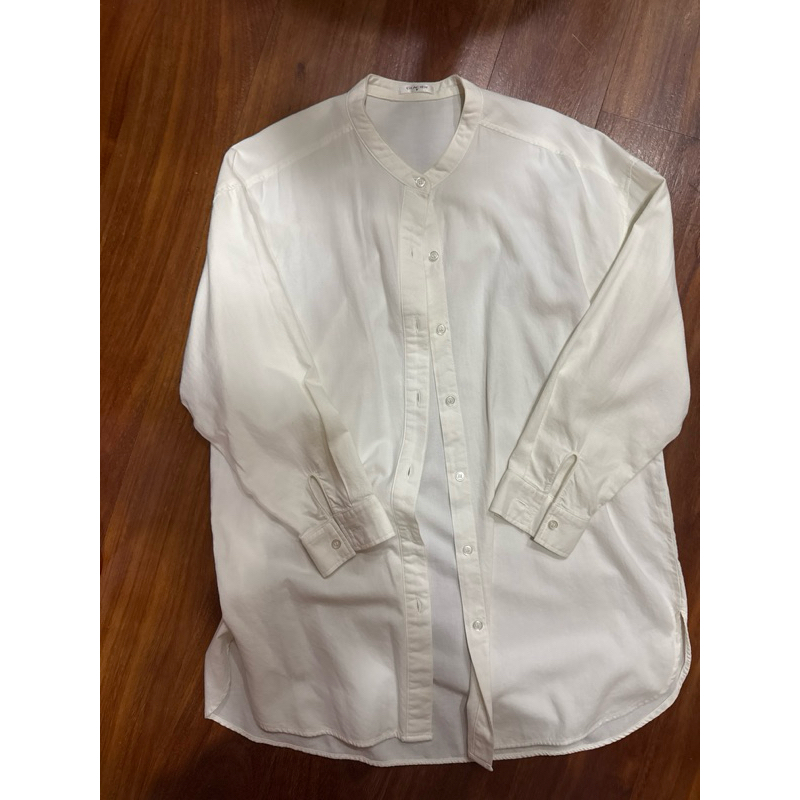 ส่งต่อ เสื้อเชิ้ตสีออฟไวท์  Glacier ยาวคลุมสะโพก