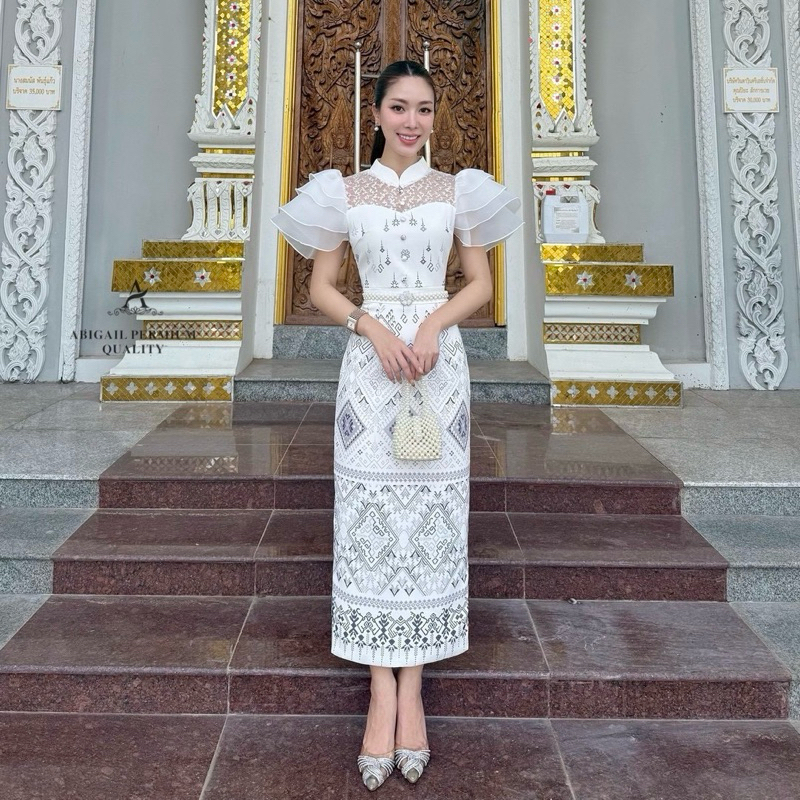 เดรสพิมพ์ลายไทย เสื้อแต่งลูกไม้คอปีนแขนระบายชั้นรอบ มีซับในทั้งตัว ซิบหลัง พร้อมเข็มขัดมุก1เส้น #abi
