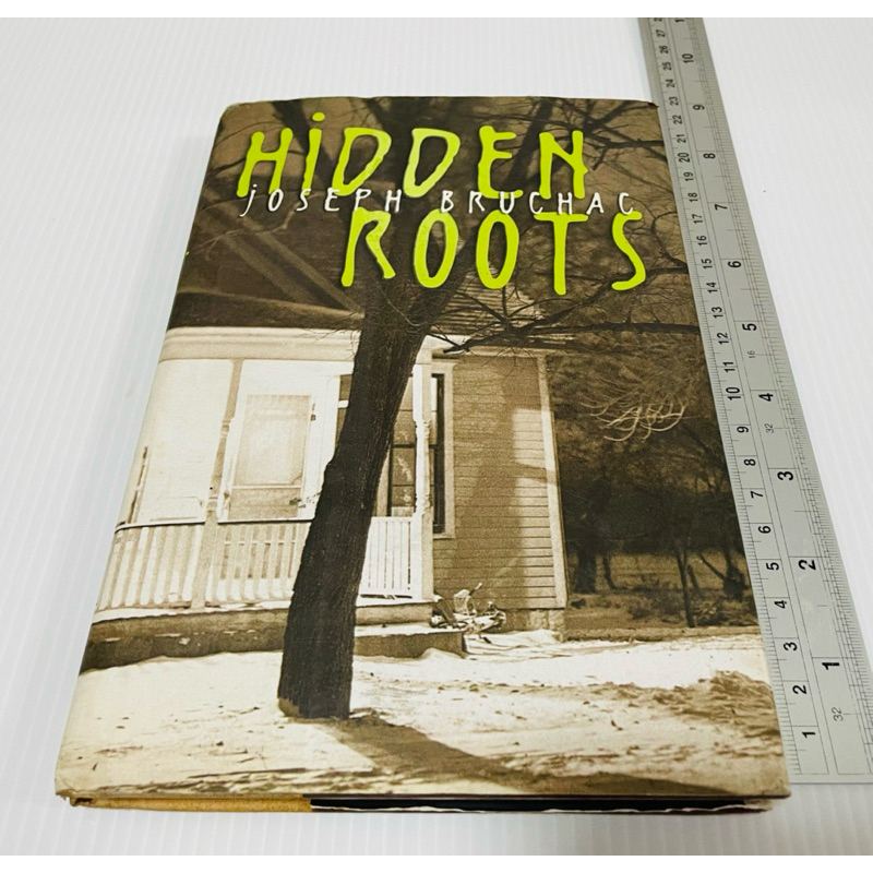 มือสอง ตำหนิ ขอบมุมปกไม่สวย ด้านในปกติ วรรณกรรมภาษาอังกฤษ Hidden Roots 90 บาท