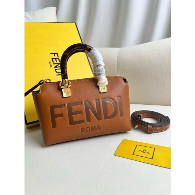 FENDI Fendi By The Way กระเป๋าหนังบอสตันขนาดเล็ก สีน้ำตาล  8BS067  442