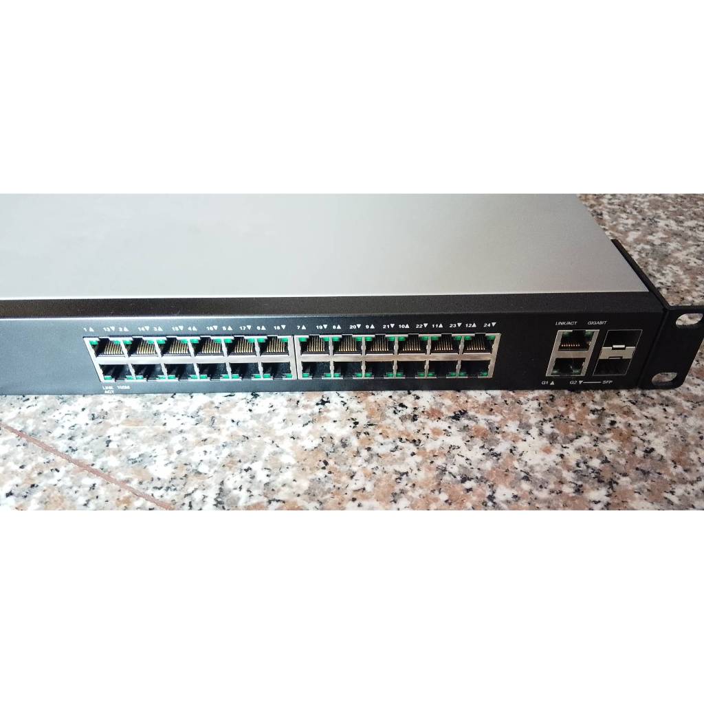Cisco SF220-24 Switch 24-Port 10/100 Smart Managed, 2-Port SFP มือสอง