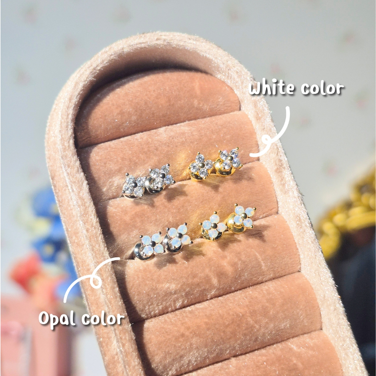 ต่างหูดอกไม้ Stud ดอกไม้เพชรสีขาว/สีฟ้า ก้านเงิน Silver Needle, Nickel Free