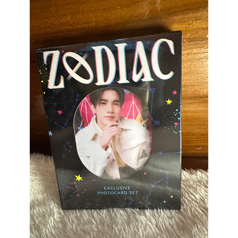 เอ็กซ์คลูซีฟโฟโต้การ์ดเซ็ต  โฟร์ท ณัฐวรรธน์จากคอลเลกชัน GMMTV ZODIAC SERIES ครบทุกใบ ยังไม่ได้แกะกล่