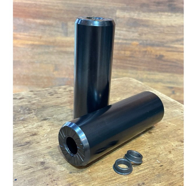 เป๊กเหล็กพักเท้าจักรยาน ความยาว 4.25" ขนาดแกน 14 มม. (พร้อมแหวนแปลงแกน10มิล) (สีดำ)ราคาต่อ 1 ข้าง