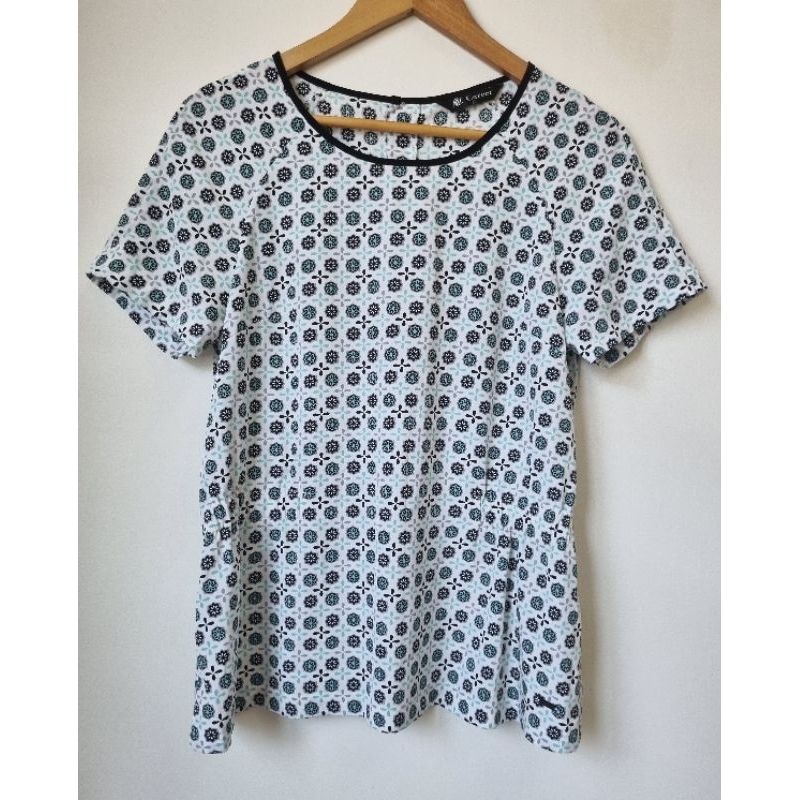 เอทูแซด เสื้อแฟชั่นผู้หญิงลายสวย a.l.l*zมือ2 สภาพดีไม่มีตำหนิ