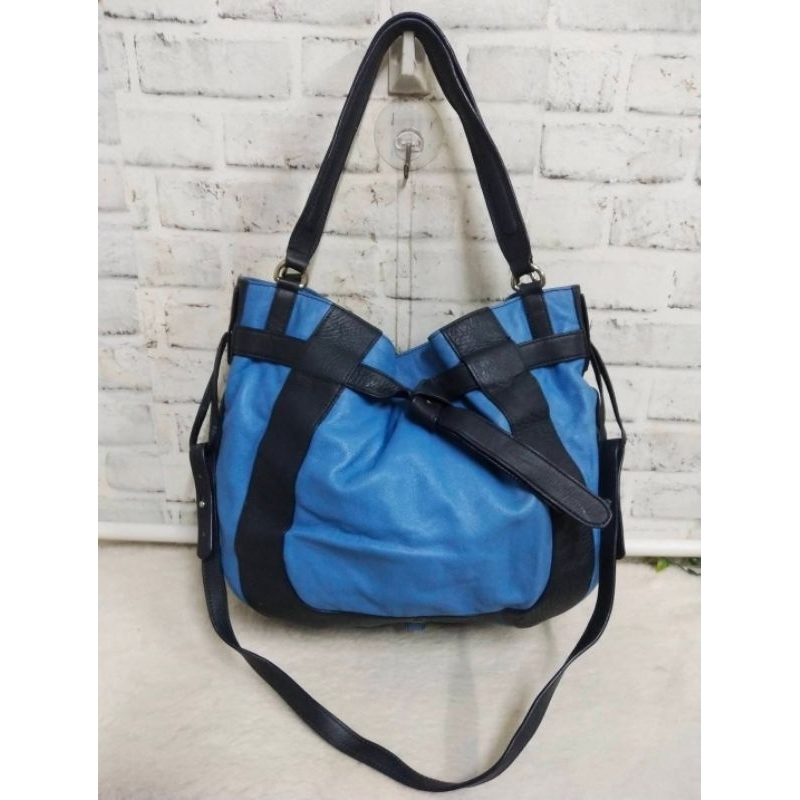 กระเป๋าหนังแท้ KOOBA 3 ช่องหลัก กลางซิป ช่องย่อยราคา : 950
กว้าง 15นิ้ว สูง 15นิ้ว ฐาน 2นิ้ว