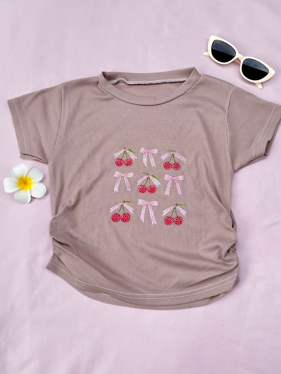 2 ตัว 109.- 🍒เสื้อน่ารักมือ 1 ☁️🎄