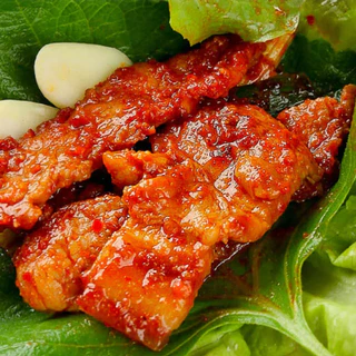 ซอสผัดหมูสูตรเผ็ด ซอสผัดหมูเกาหลี บุลโกกิ ตราซีเจ ซอสเผ็ดเกาหลี ซอสหมักนุ่ม 500 กรัม