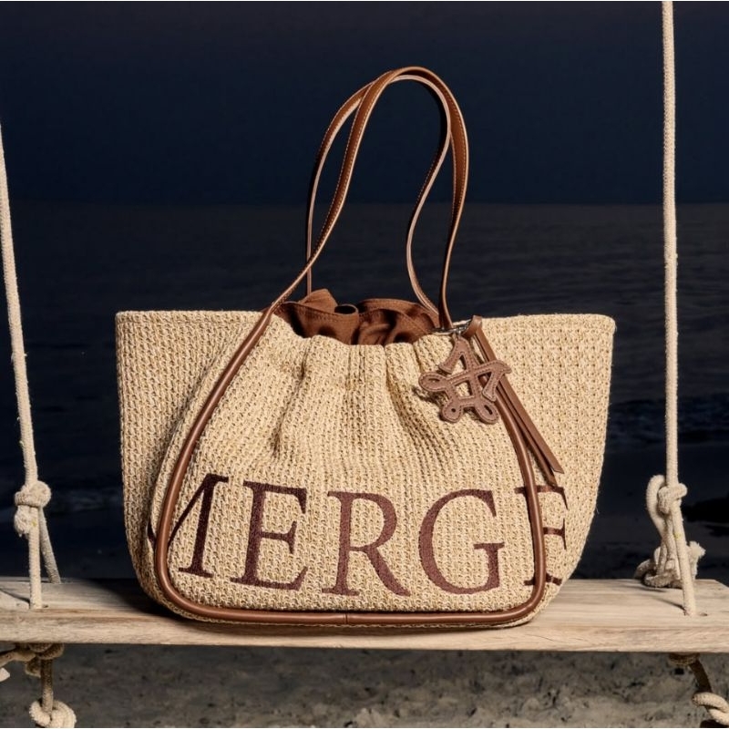 ‼️พร้อมส่ง✨️ใหม่📌รอบกด25/04/25🔥ใช้โค้ดลด20%🔥'Merge A Day Bag' (Large& Micro) in Sand Dune✅️ของแท้💯