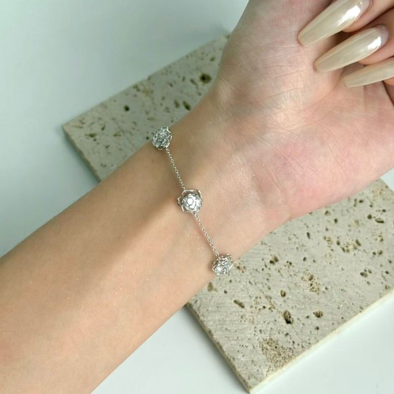 “Rose” bracelet | @socrush.bkk กำไลสร้อยข้อมือดอกไม้