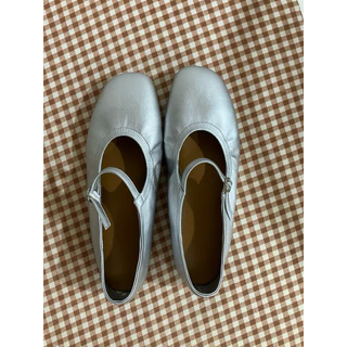 Twotwntytwo.Stores “Jodie MJ soft shoes “