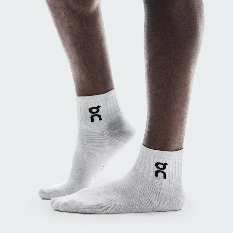 ถุงเท้า On รุ่น Logo Sock Mid 3p (3คู่สีเดียวกัน/แพค)  | ของแท้ 100% จากชอปญี่ปุ่น   |  ใช้โค้ดส่วนลดสูงสุด 1,000฿ ราคา ถูกที่สุด ดีลบีเคเค แกลเลอรีภาพที่ 3