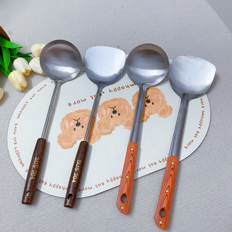 [พร้อมส่งจากไทย] 304 ชุดเครื่องครัวสแตนเลสไม้ Handle กระทะไม้พายซุปช้อนกรองไม้พายทอดสําหรับเครื่องมือทําอาหารที่บ้าน