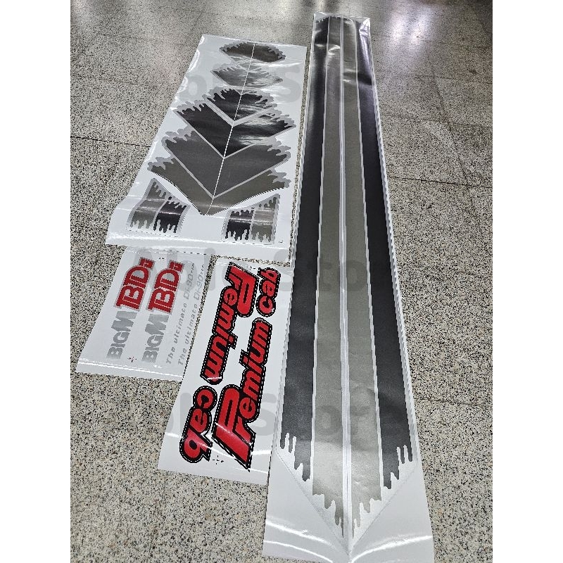 สติ๊กเกอร์แบบดั้งเดิมลายข้างรถ NISSAN BIG M BDI (ลายไม้กวาด)
