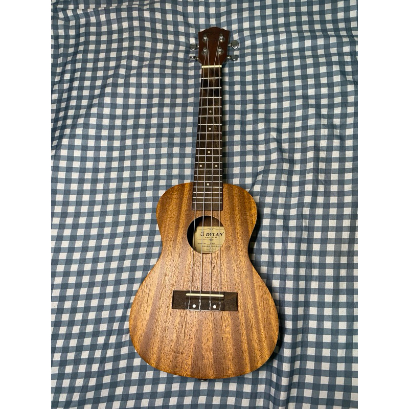 อูคูเลเล่ DYLAN UM6 มือ2