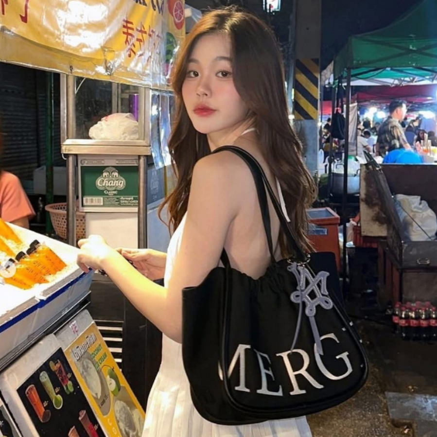 💖[เว็บทางการสั่งซื้อ]𝐌𝐞𝐫𝐠𝐞 𝐀 𝐃𝐚𝐲 𝐁𝐚𝐠 𝐌𝐞𝐝𝐢𝐮𝐦💢ของแท้💯 ✅กระเป๋า official ส่งต่อ กระเป๋าTote merge กระเป๋าโท