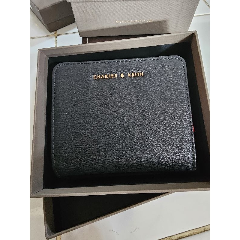 กระเป๋าสตางค์ใบสั้นCharles &Keith