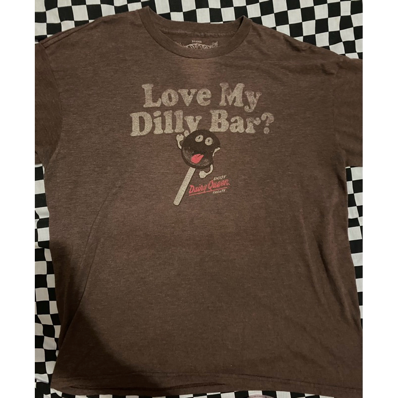 เสื้อDairy Queen แบรนด์ไอศกรีมดัง ไซส์XL  สาวกแดรี่ควีนซื้อไปไส่ได้จ้า ไม่ได้เจอกันบ่อยๆเสื้อแบบนี้ 