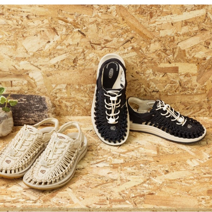 Keen รองเท้าผู้ชาย รุ่น  Men's UNEEK CANVAS (BLACK/BIRCH)