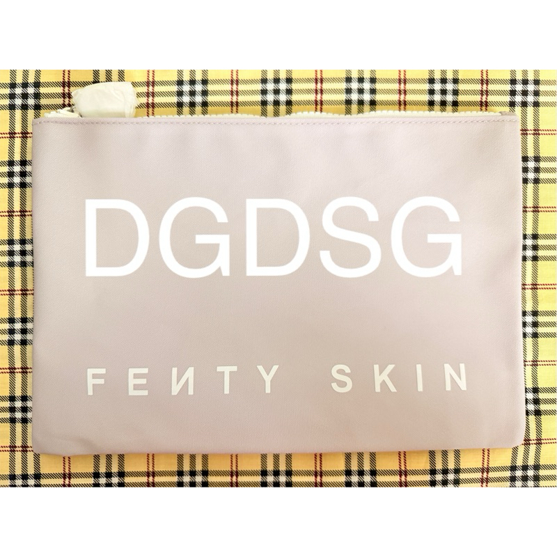 กระเป๋าเครื่องสำอางค์ Fenty