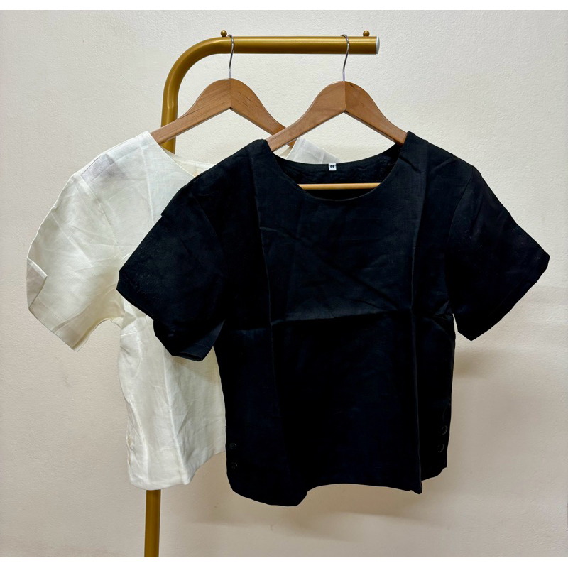 🫟 เสื้อคอกลม แขนสั้น กระดุมข้างช่วงเอว ผ้าลินินแท้ สีพื้น และลายดอก แบบเสื้อใส่สบาย - รูปที่ 3