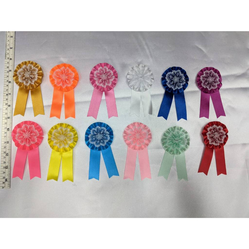 โบว์ลูกไม้ ติดหน้าอก  หมายเลข รางวัล กรรมการ กีฬาสี พร้อมเข็มกลัด ขนาด 6x12 cm