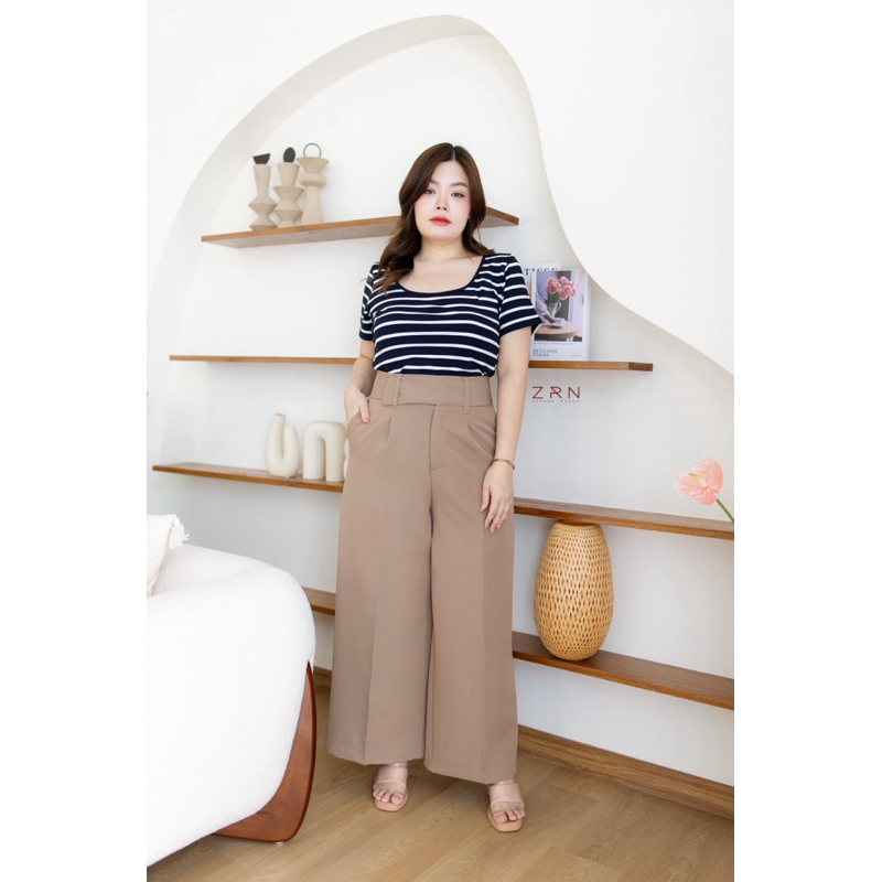 Chocolate Pants 👖  กางเกงขายาว ทรงสวยมากๆ เก็บหน้าท้องได้ดี มีกระเป๋านะคะ รุ่นนี้เป็นซิปหน้า
