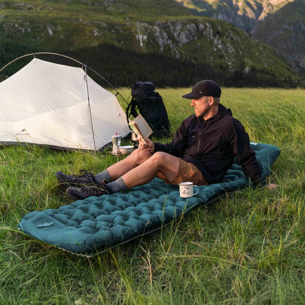 Naturehike แผ่นรองนอนแคมป์ปิ้งกลางแจ้งที่นอนเป่าลมพร้อมหมอนUltralight Air Mat Built-in Inflator Pump