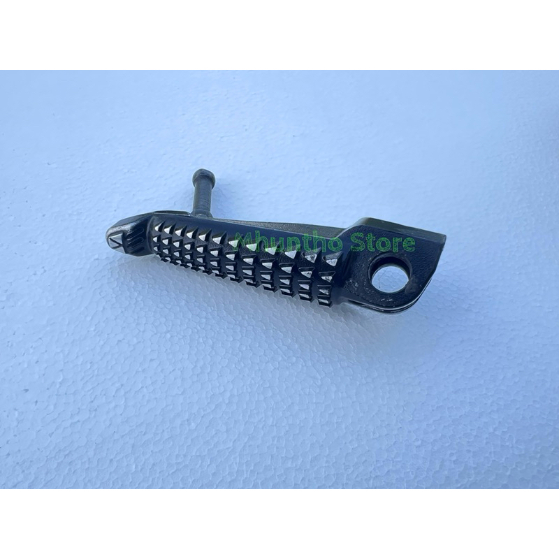 พักเท้าหน้า ที่เหยียบเท้าหน้า ด้านซ้าย สินค้าแท้มือสอง KAWASAKI Z800 (มีภาพเพิ่มเติมในรายละเอียดครับ