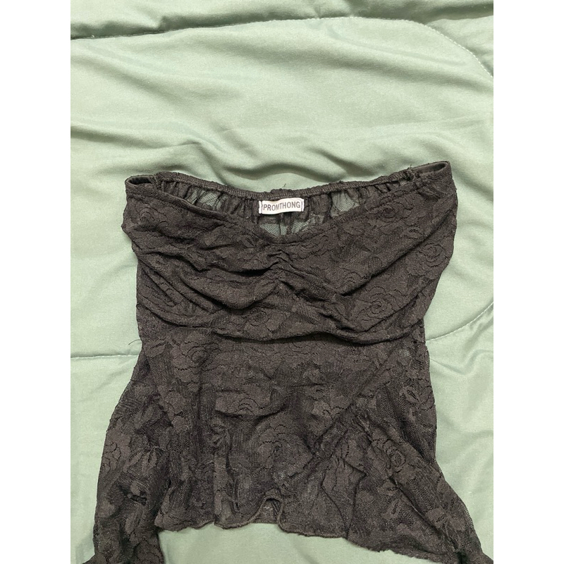 [มือสอง] เสื้อเกาะอกลูกไม้ซีทรูแต่งชาย แบรนด์PROMTHONG มีซับให้ที่อก ผ้ายืด สวยเซ็กซี่สุดๆ ใส่แค่รอบ