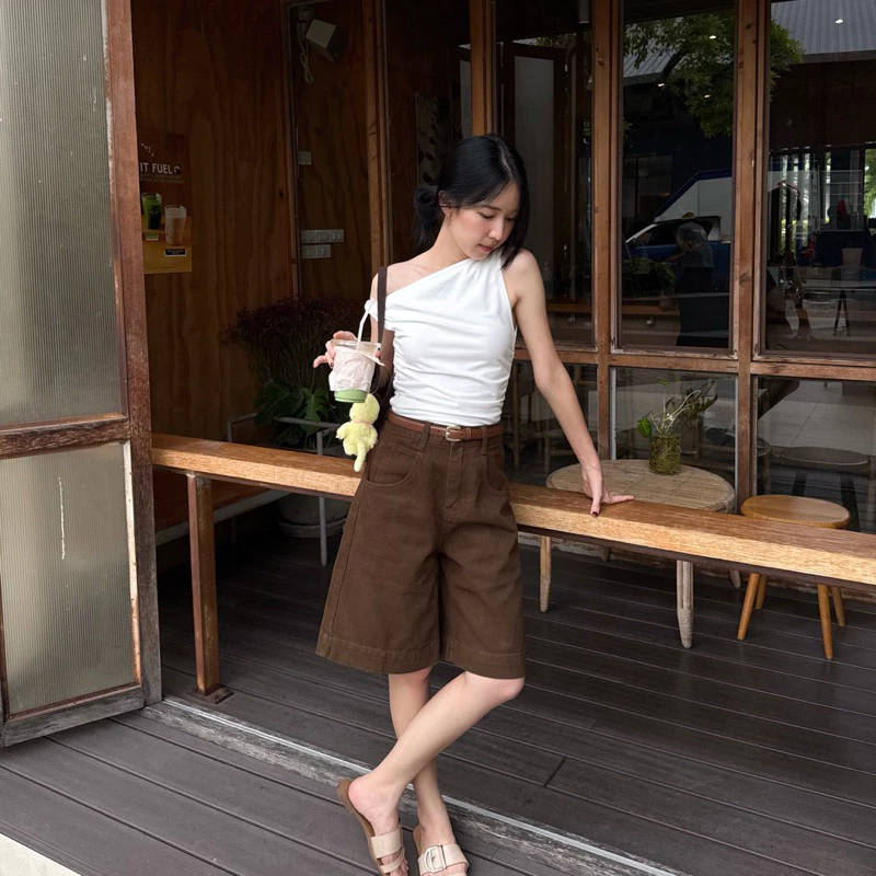 Mocha Shorts l กางเกงขาสั้นยีนส์สีน้ำตาลเข้ม