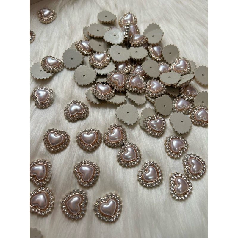 อะไหล่ตกแต่ง หัวใจล้อมเพชร 20มิล/30ชิ้น120บาท