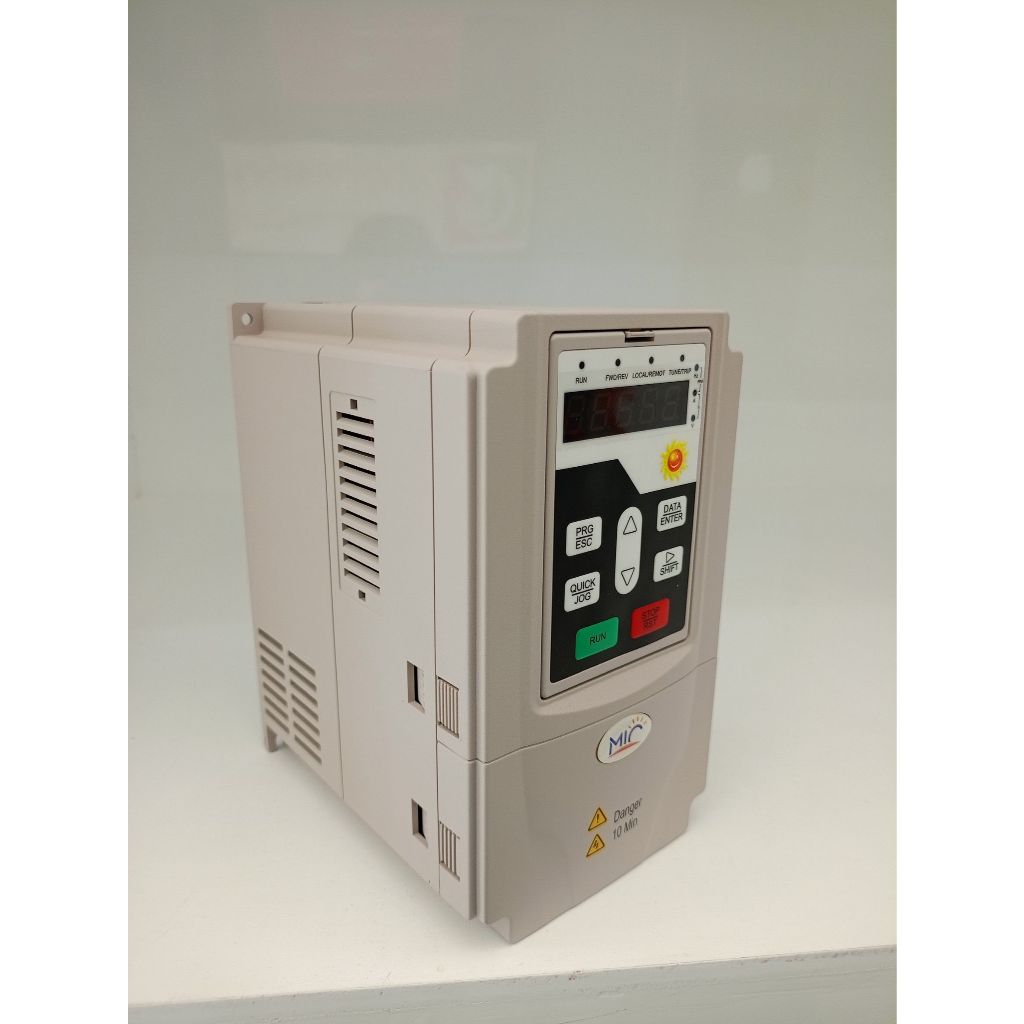 อินเวอร์เตอร์โซล่าปั๊ม 3HP 3PH 220V SOLAR PUMP INVERTER ปั๊มน้ำโซล่าเซลล์ ติดตั้งง่าย  ใช้งานได้กับแ